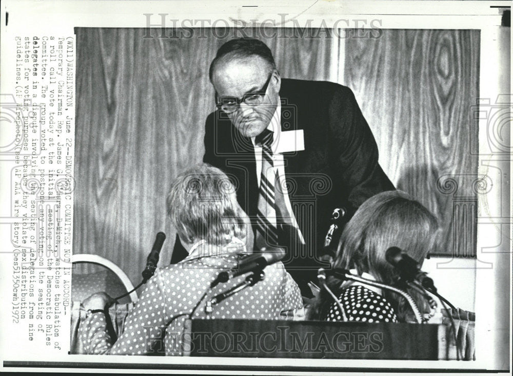 1972 Press Photo Temporary Chairman James O Hara Mich Watch Roll Call Vote - Historic Images