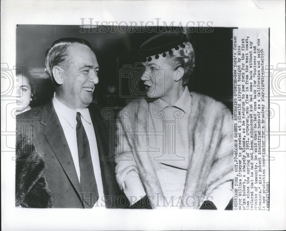 1954 Press Photo Idlewild Airport Miss Marlyn Robert William O&#39;Dwyer coast - Historic Images