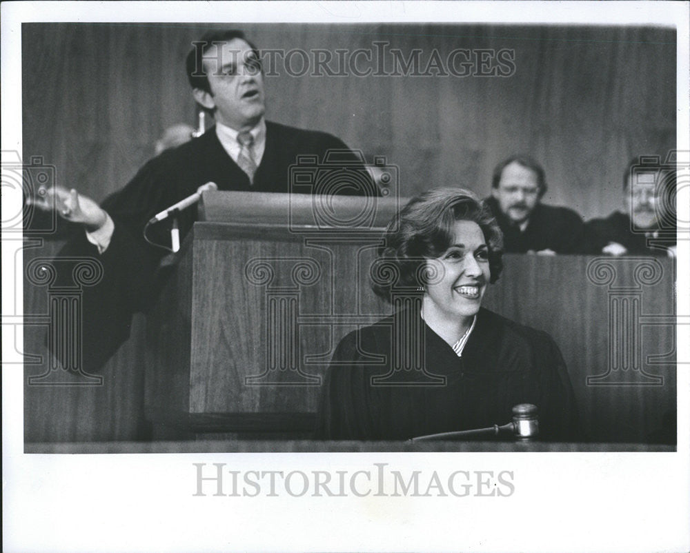 1977 Press Photo MAUREEN REILLY JAMES CANHAN - Historic Images