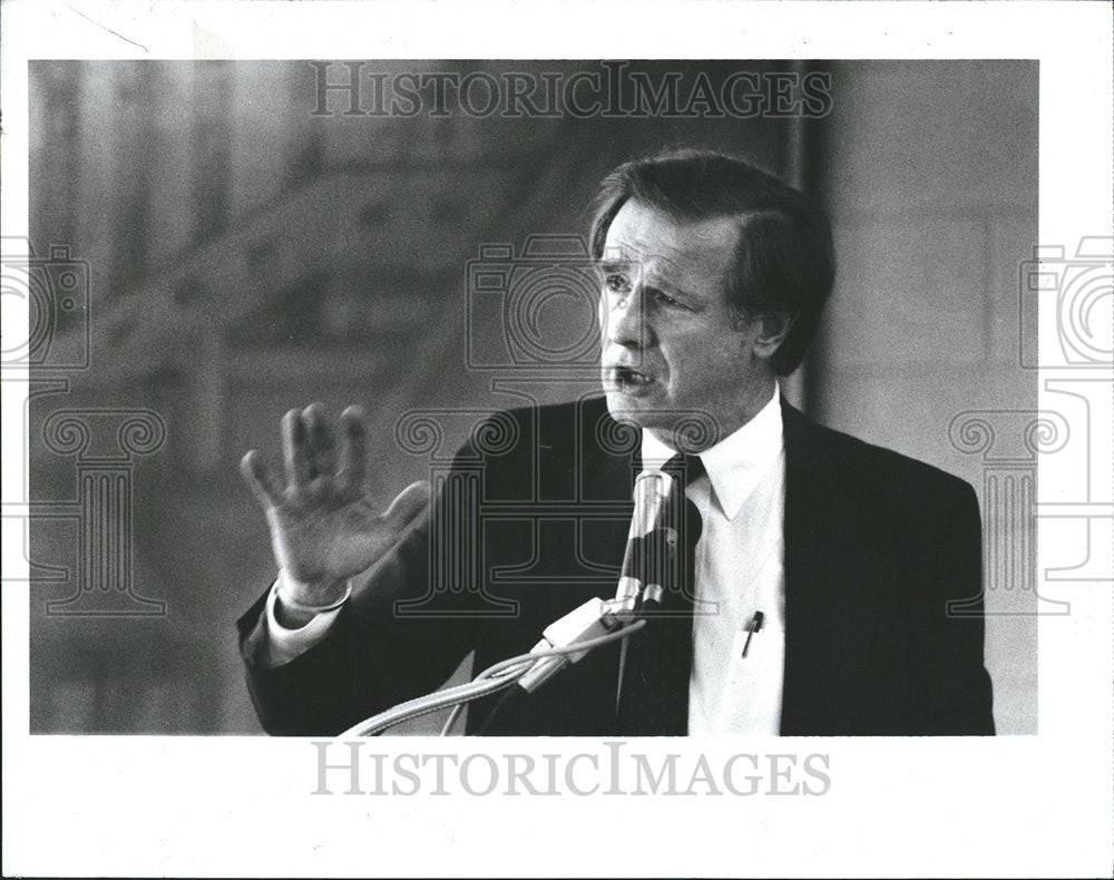 1971 Press Photo Senator Don Riegle UAW member administration Mexican trade - Historic Images