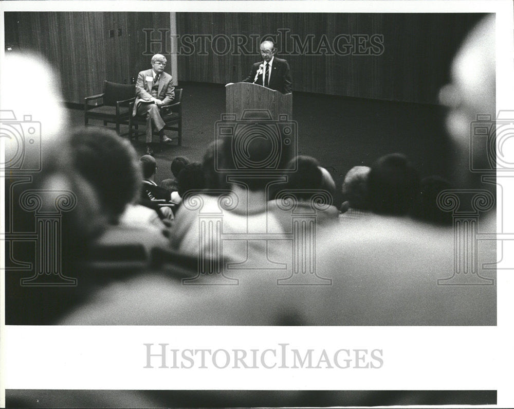 1981 Press Photo Hostage Robert Ode wife Rita meet Olivet college event aattend - Historic Images