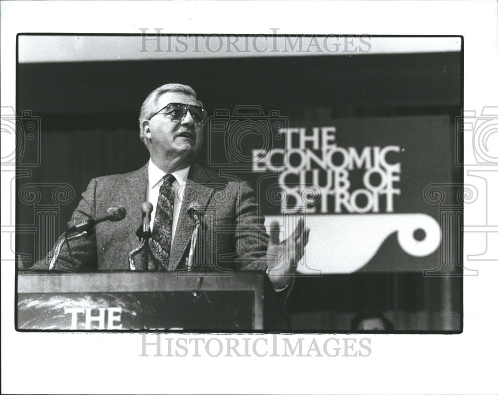 1988 Press Photo Owen Bieber Economic Club Luncheo Cobo Hall UAW President - Historic Images