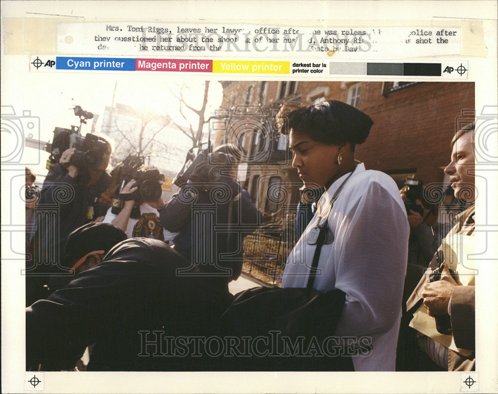 1991 Press Photo Anthony Riggs Shooting Toni Wife - Historic Images