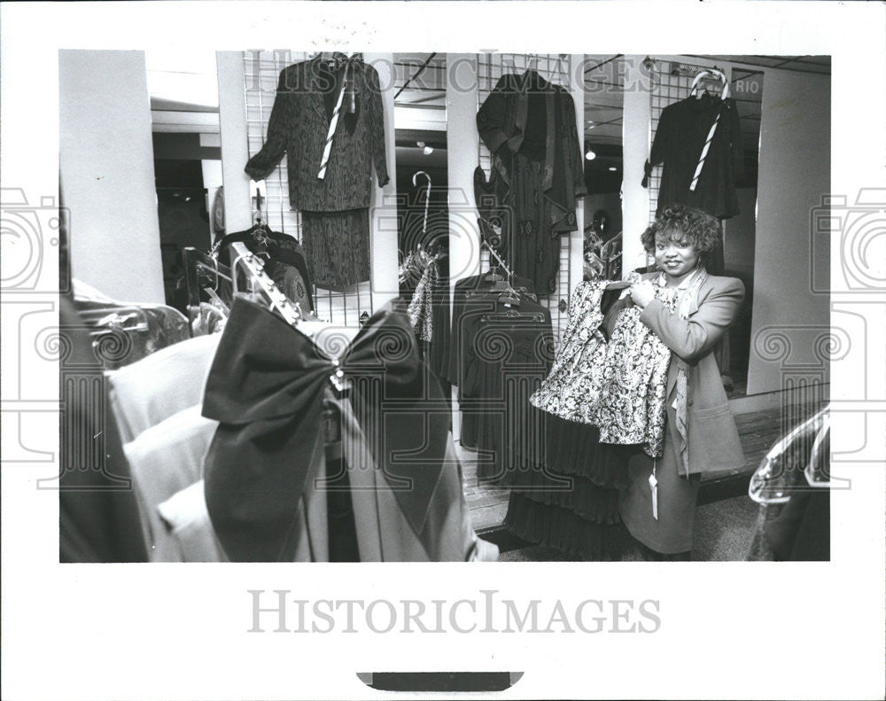 1989 Press Photo Detroit small shop owners Paula Fluker Rio Boutique business - Historic Images