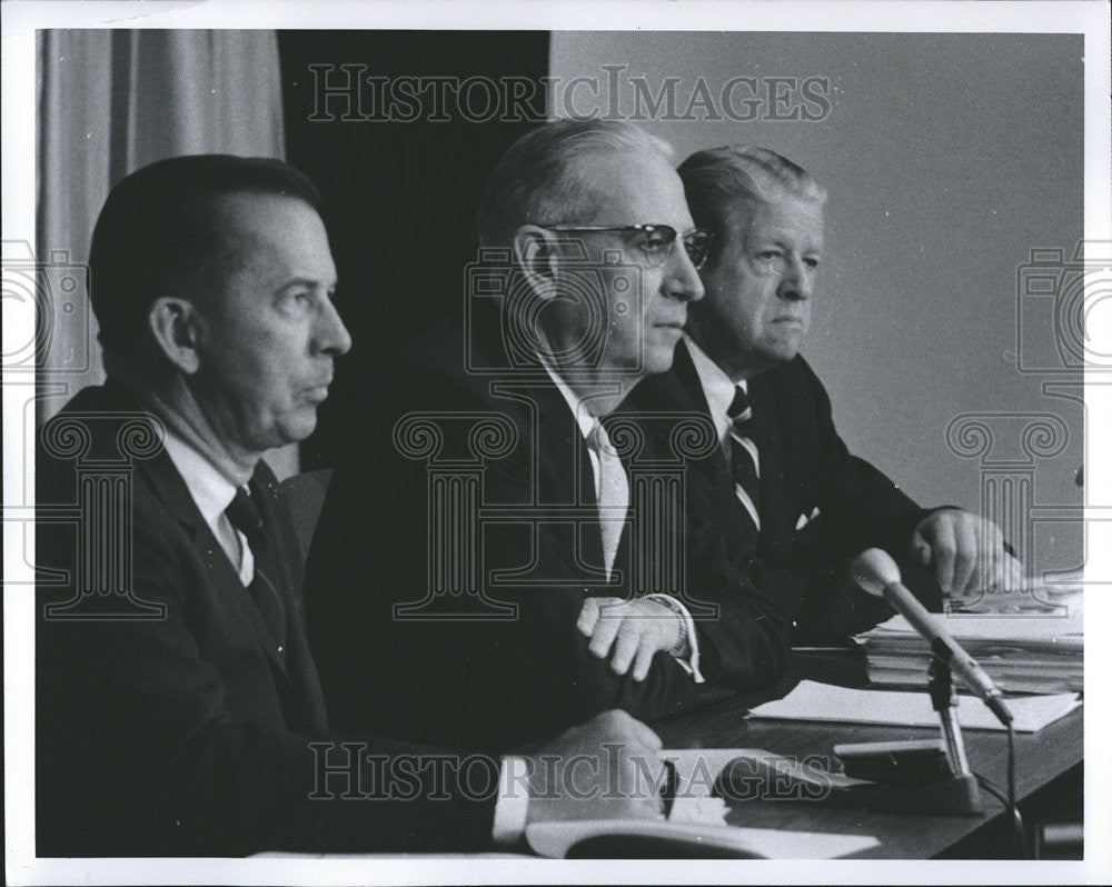 1969 Press Photo James Roche George Russell Photographer Lawrence Meets - Historic Images