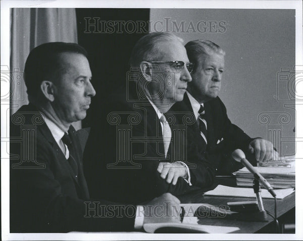 1969 Press Photo James Roche George Russell Photographer Lawrence Meet ...