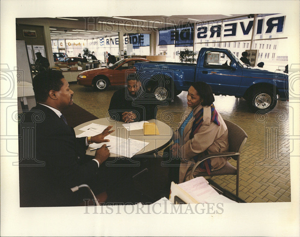 1994 Press Photo Detroit Barbara Milhouse son Devon Riverside Ford Salesperson - Historic Images