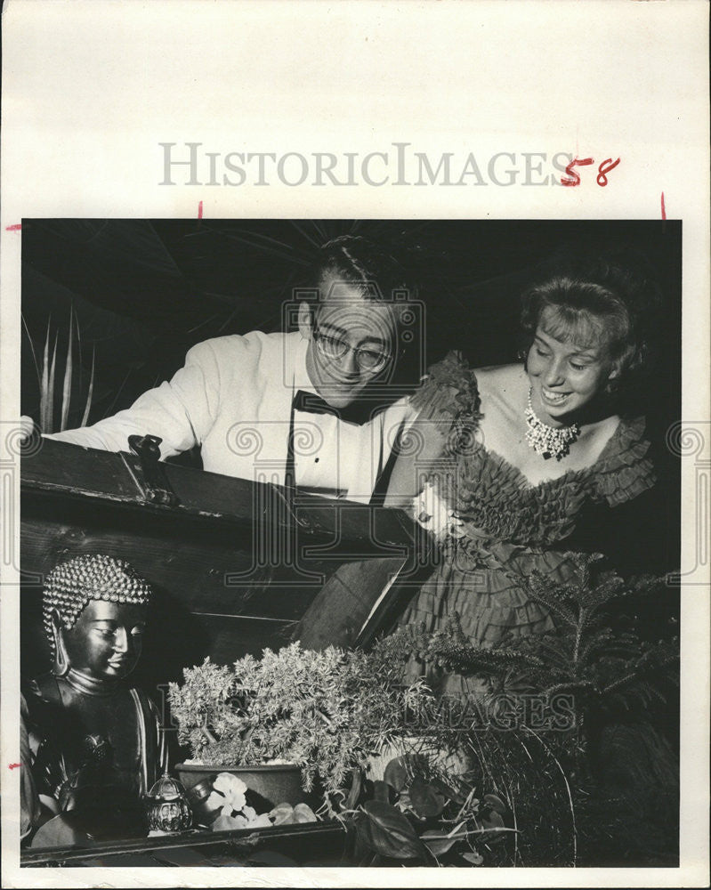 1965 Press Photo Oriental treasure Jeff Wyatt Judy MacKenzie Seminole High - Historic Images
