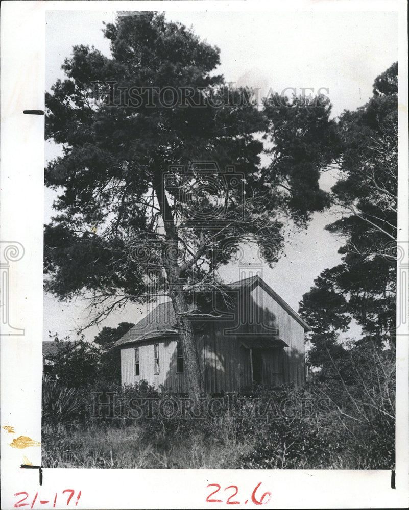 1973 Press Photo First School House Locate Street Near Central Serve Student - Historic Images