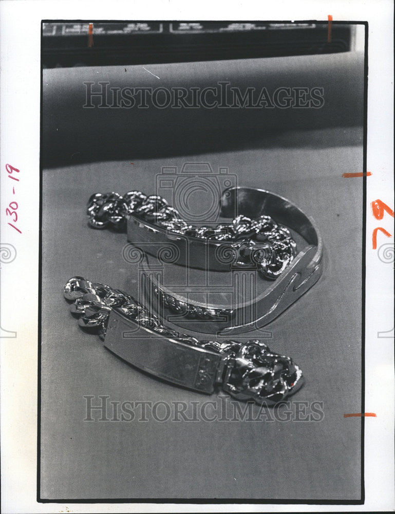 1976 Press Photo Men Jewelry Identification Bracelets - Historic Images