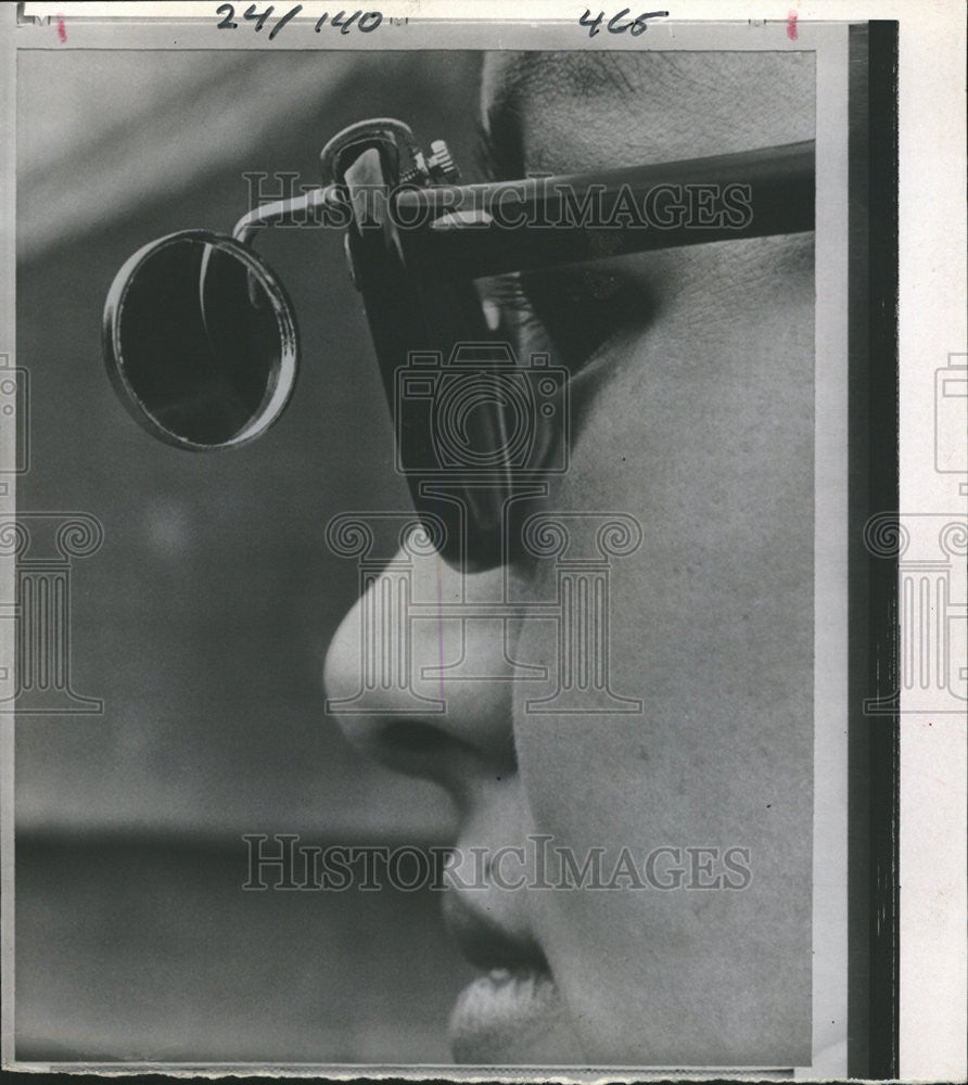 1966 Press Photo Pedestrian Mirror Tokyo manufacturer develop attach pair glass - Historic Images