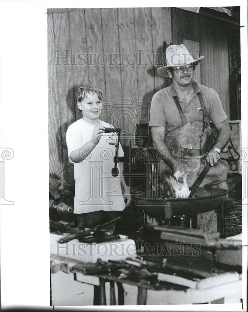 1990 Press Photo Black White dupe Jones Johns smith Jimmy Herron - Historic Images