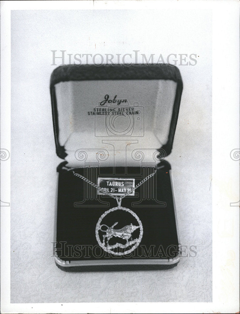 1974 Press Photo Astrology Buff Silver Zodiac Pendants Jewelry - Historic Images