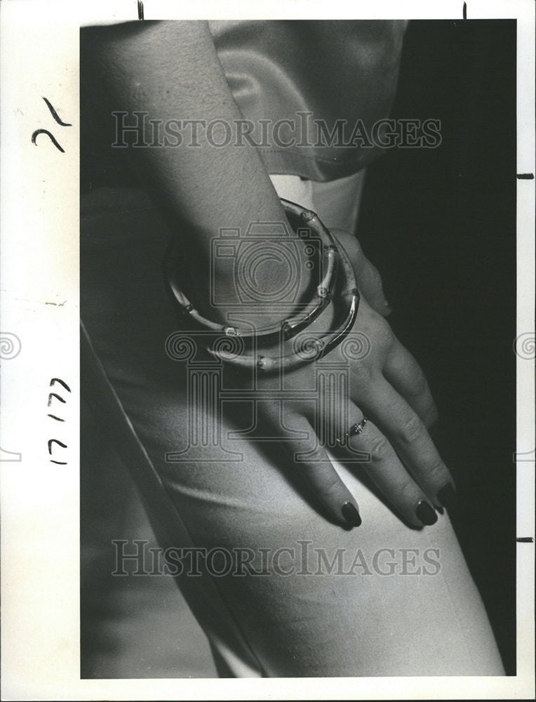 1978 Press Photo Summer shoe ballet flat tower heel strap wrap ankle sandal - Historic Images