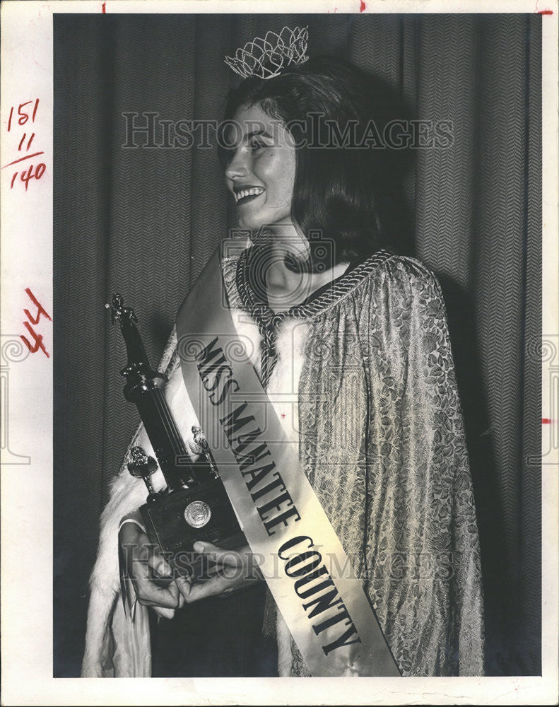 1966 Press Photo Guitarist Christine Torgeson Smile Happy Trophy Miss Manatee - Historic Images