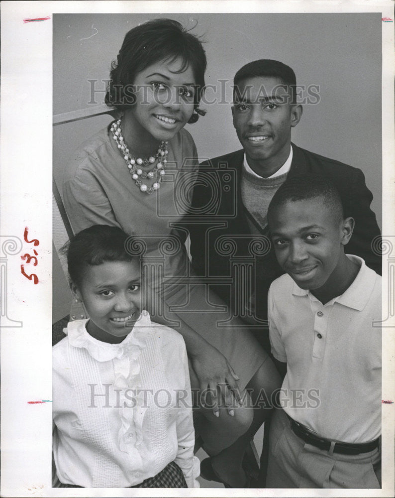 1962 Press Photo Harriet Rogers Ladder Miss Gibbs High School Dianna Otto Aaron - Historic Images