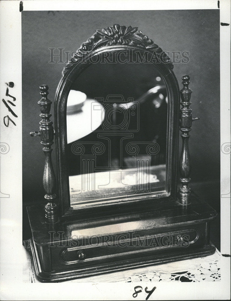 1977 Press Photo Considered Very Desirable Home Decor Mirror - Historic Images