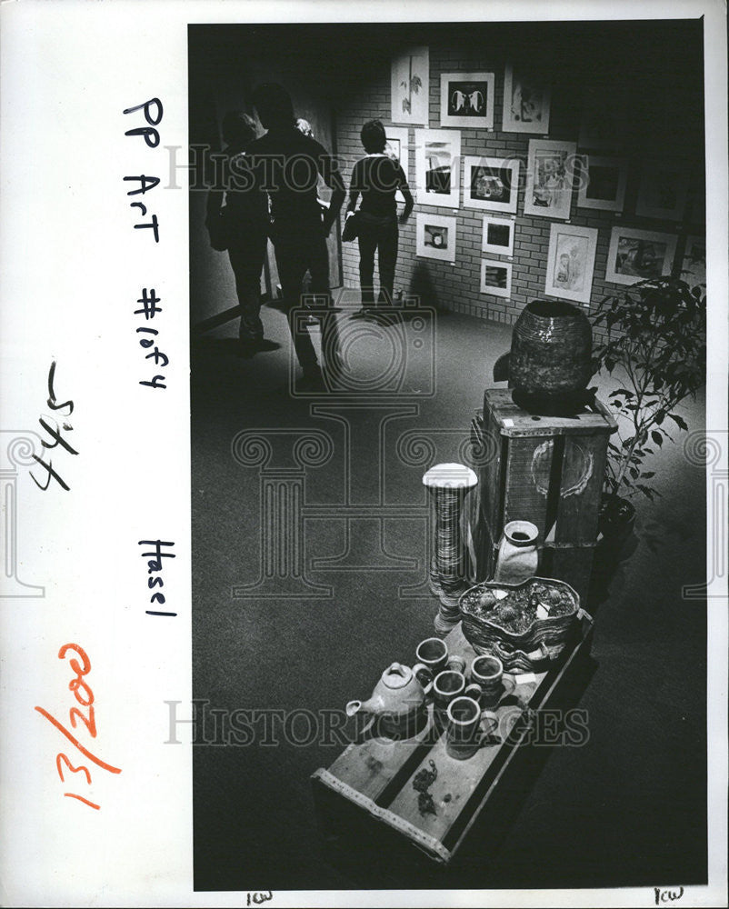 1979 Press Photo Pinellas Park High School Auditorium Lobby Paintings Ralph - Historic Images