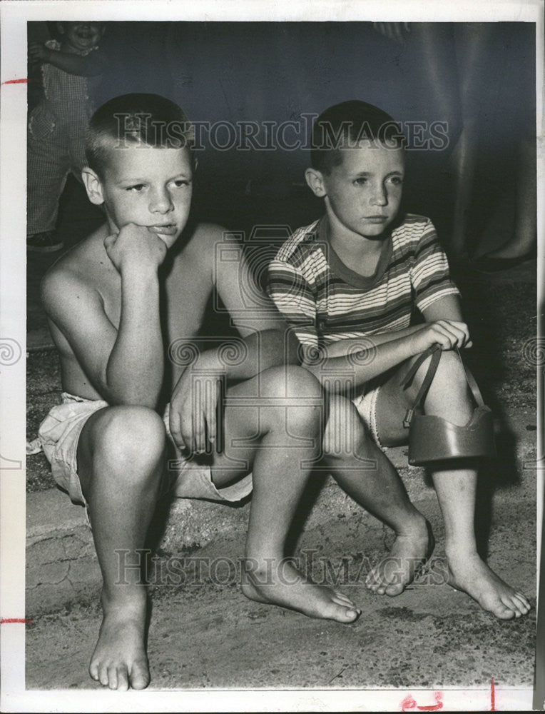 1957 Press Photo Dietrich Denton Craig Williams curbstone seat youthful duo look - Historic Images