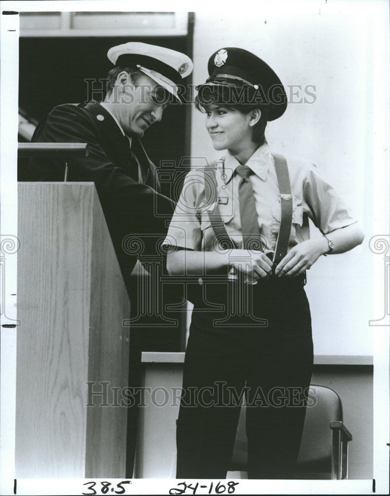 1986 Press Photo Ed Lauter, Cindy Fralick In Firefighter - Historic Images