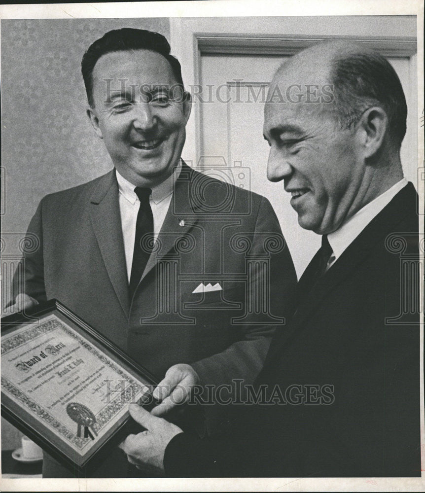 1965 Press Photo Mayor Tom Currigan Award Frank Luby - Historic Images