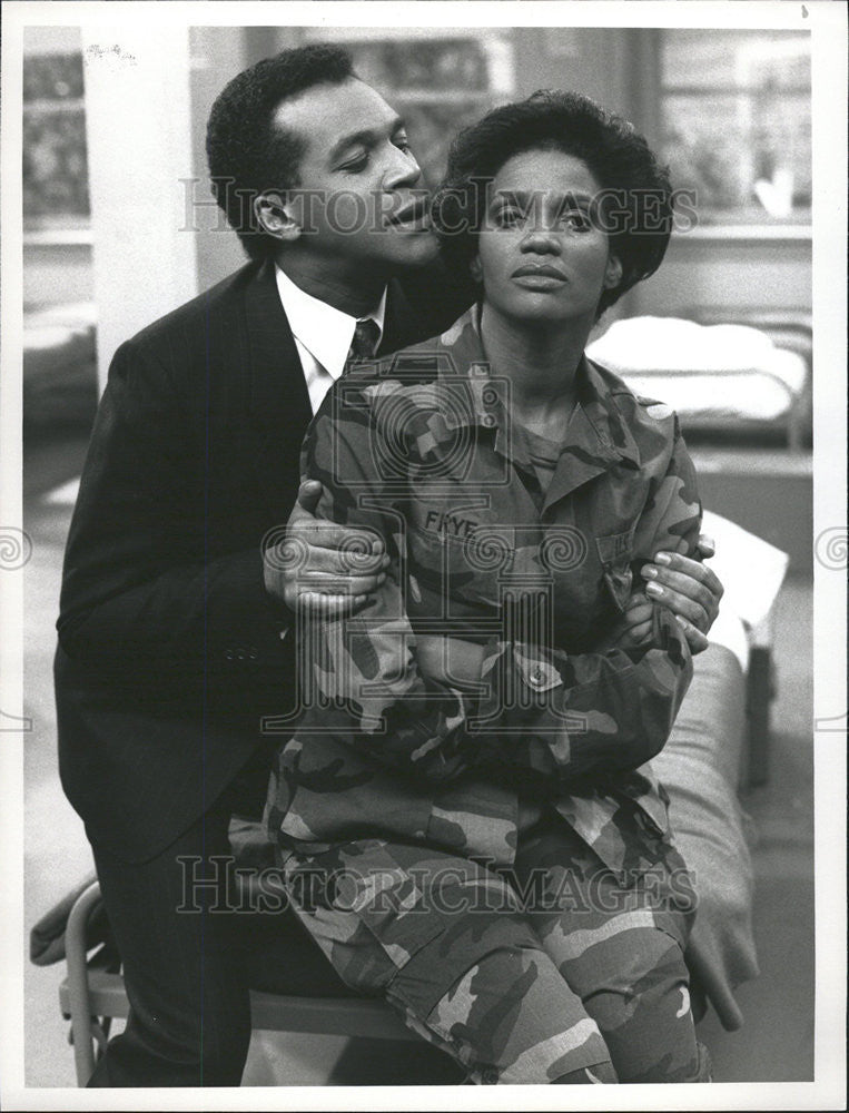 1989 Press Photo Anna maria Horsford Reuben Gregory Clifton Davis Army men - Historic Images