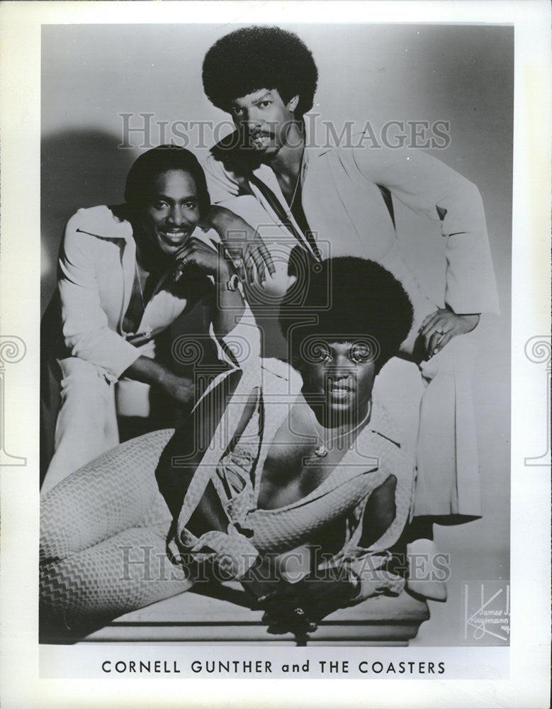 1975 Press Photo Coaster Cornell Gunther Rhythm Blue Rock Roll Sing String Hit - Historic Images