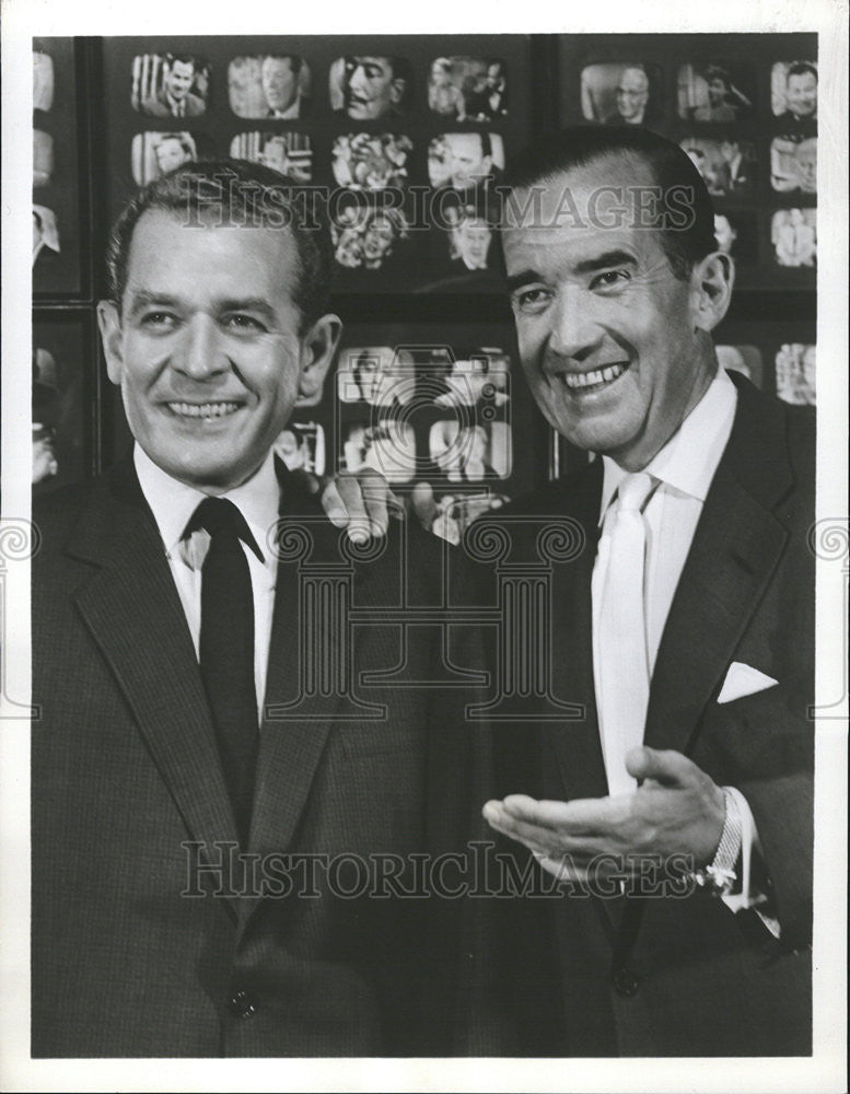 1959 Press Photo Charles Collingwood and Edward R Murrow Host Person To Person - Historic Images