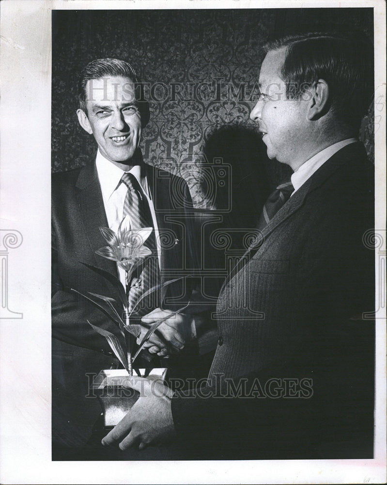 1970 Press Photo Guilded Lily Colorado GOP Chairman Bob Flanagan Ron Ziegler - Historic Images