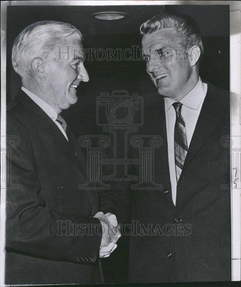 1960 Press Photo Norman Chandler Retires &amp; Appoints Son Otis New Publisher - Historic Images