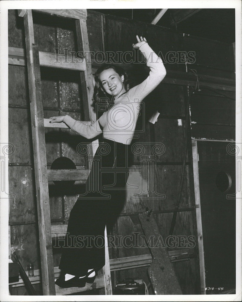 Press Photo Film actress trim figure Tanis Chandler French Born players Monogram - Historic Images