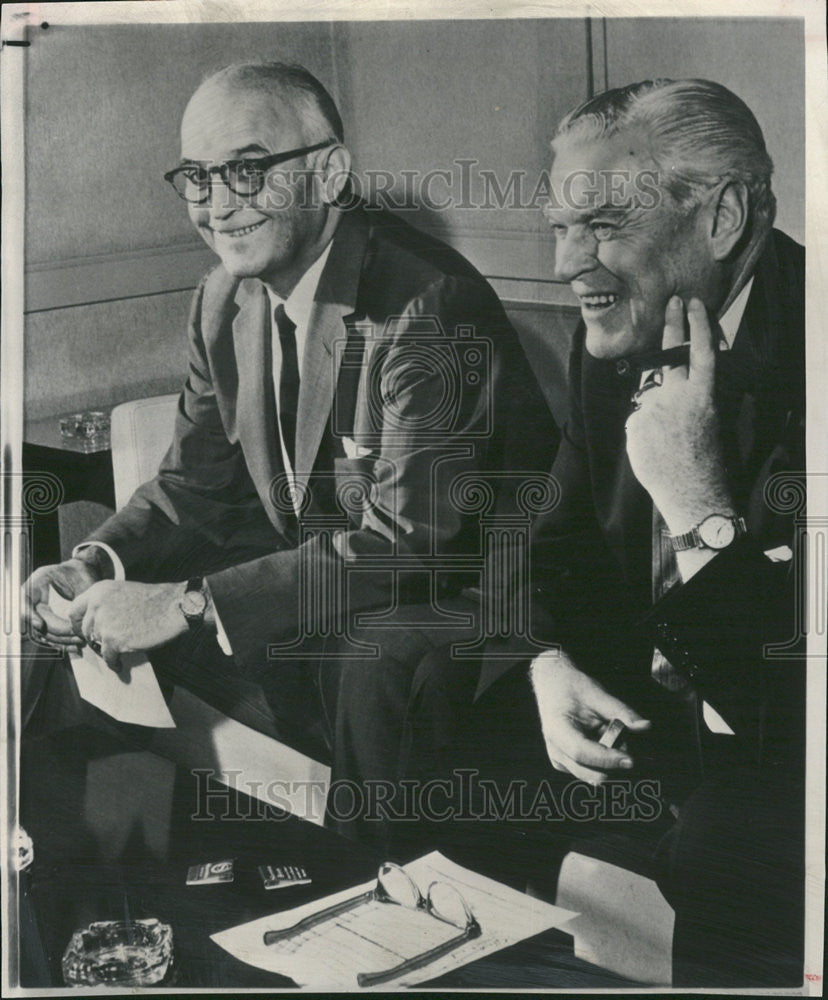 1962 Press Photo R Conrad Cooper and David J McDonald Announce New Labor Deal - Historic Images