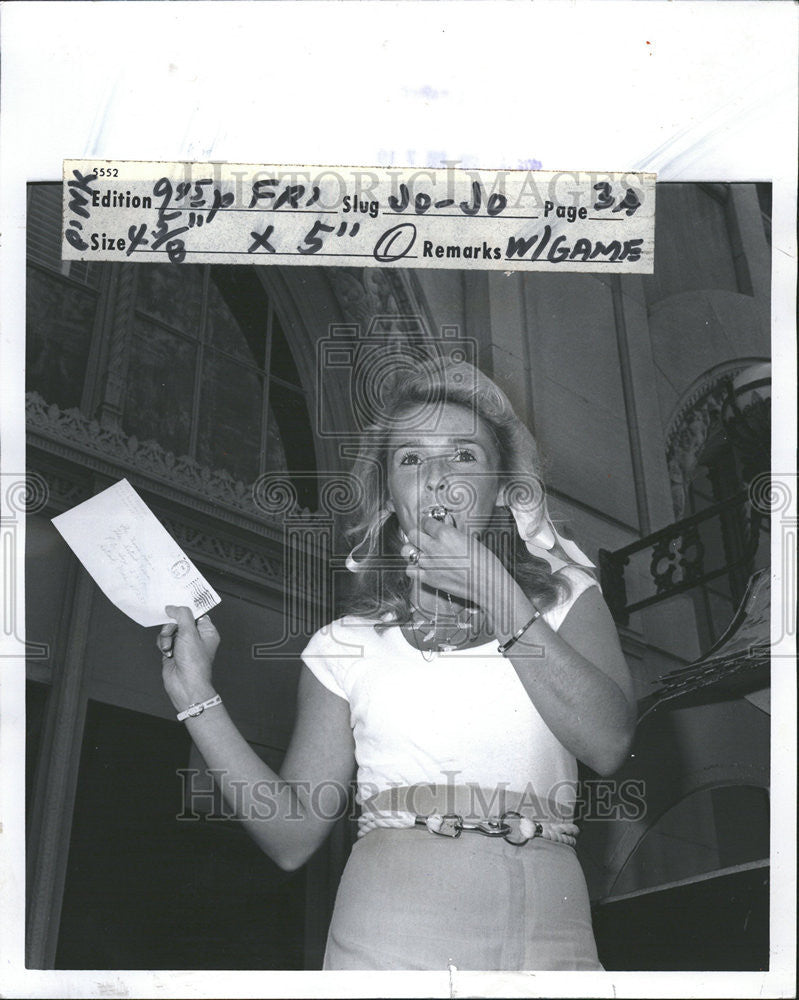 1976 Press Photo Newscaster JoJo Shutty - Historic Images