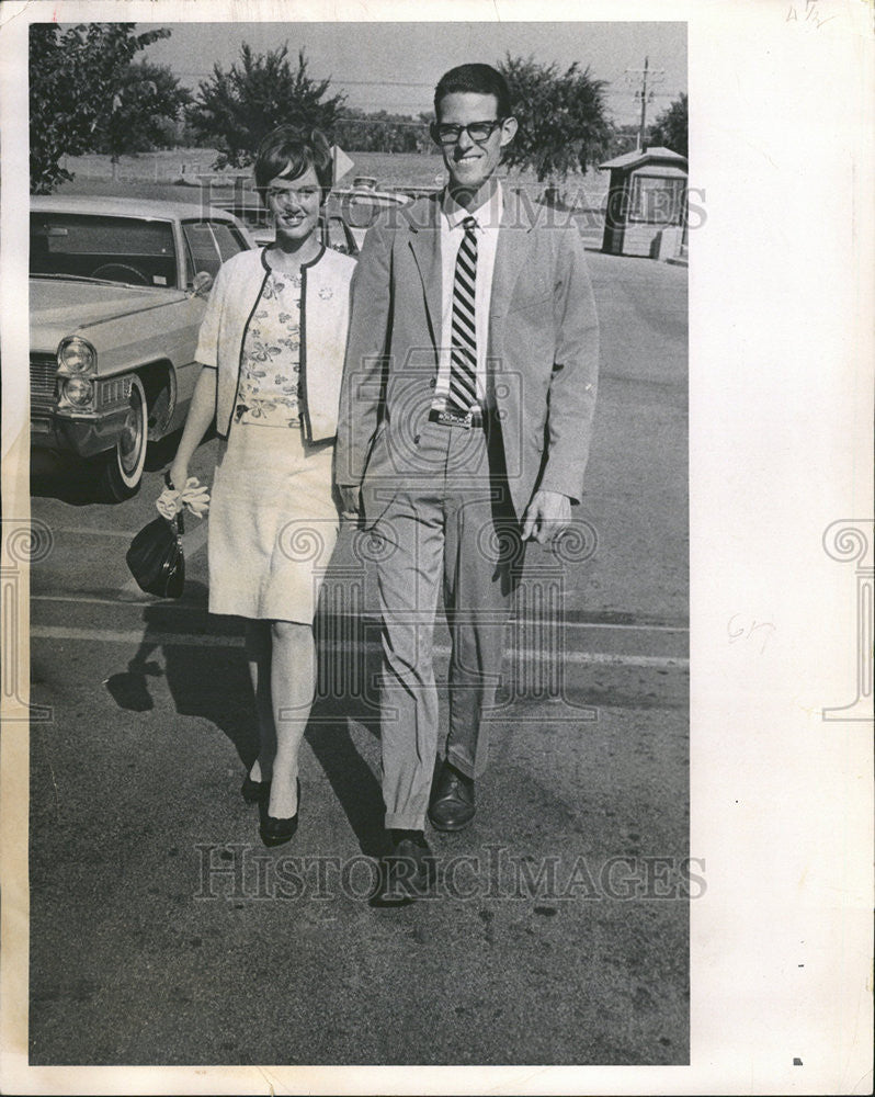 1967 Press Photo Couple Mr And Mrs Joseph Coors At Wedding Reception - Historic Images