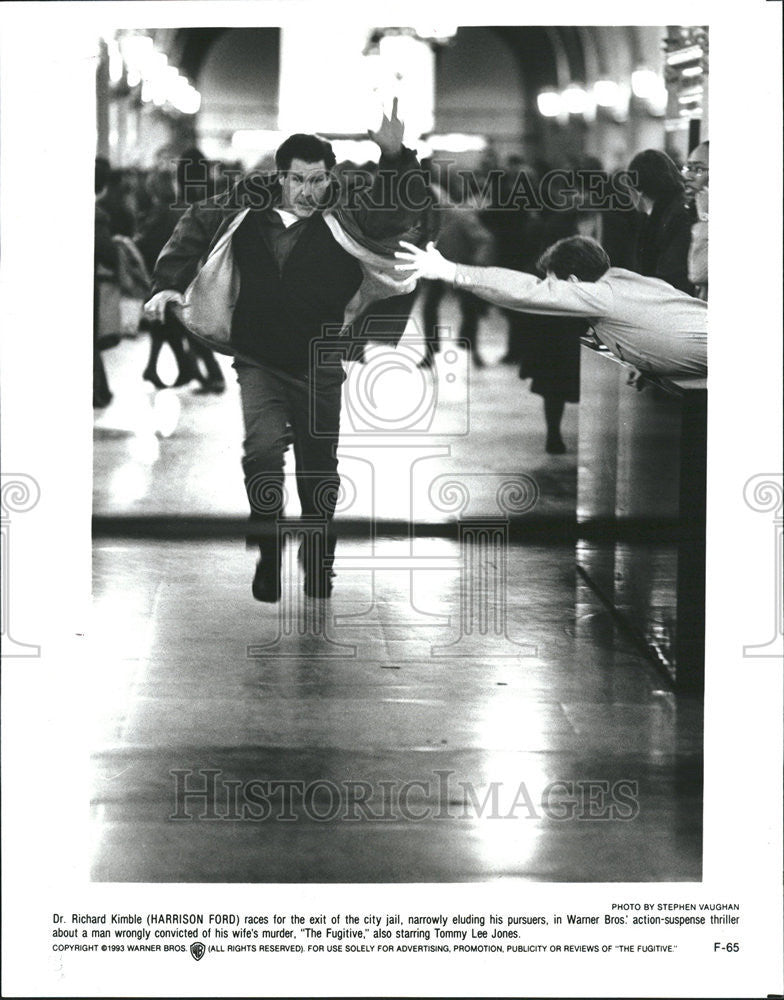 1993 Press Photo Dr Richard Kimble Harrison Ford City Jail pursuers Warner Bros - Historic Images