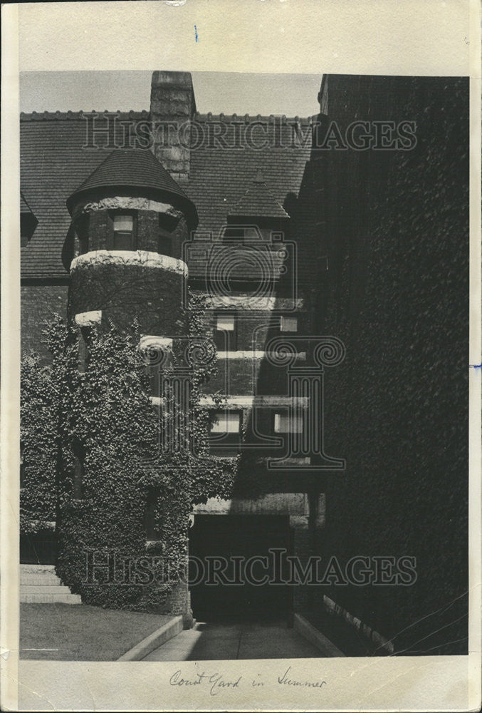 1972 Press Photo Carriage entrance Prairie Ave Court Yard Richardson Glessner - Historic Images