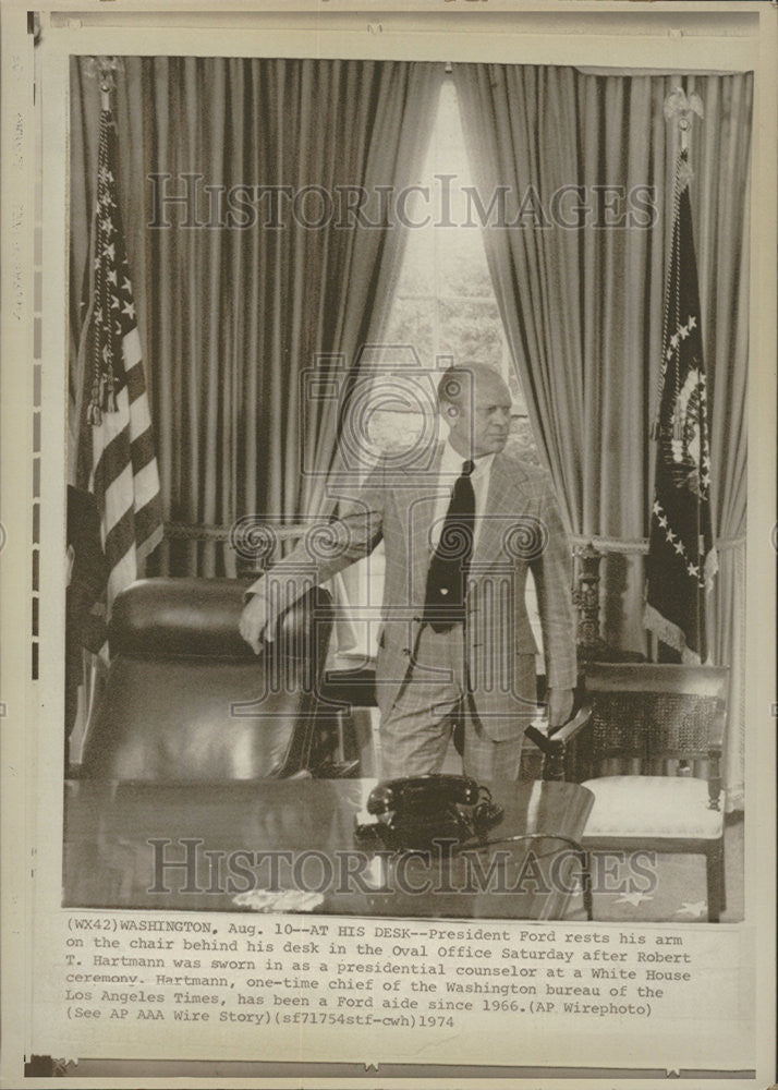 1974 Press Photo President Gerald Ford Oval Office - Historic Images