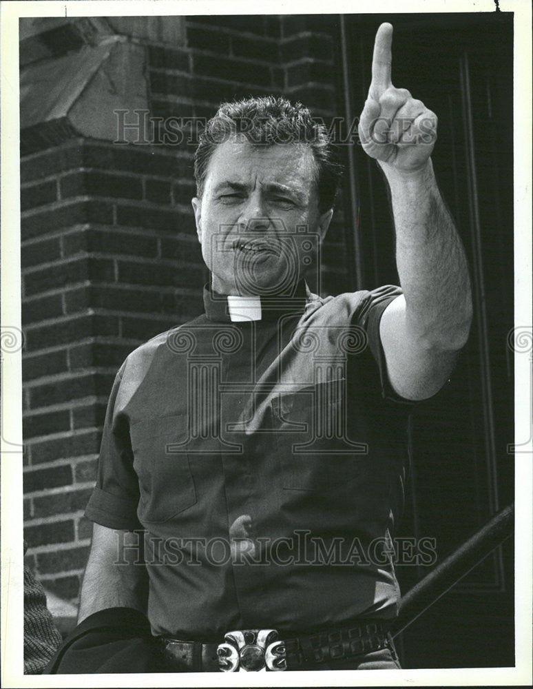 1985 Press Photo Robert Blake Father Rivers Hell Town - Historic Images