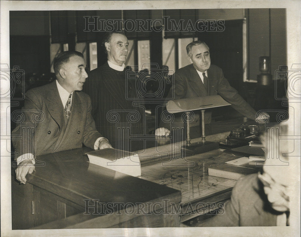 1947 Press Photo Dr John Lewis Pastor Cavalry Presbyterian Church Milwaukee - Historic Images