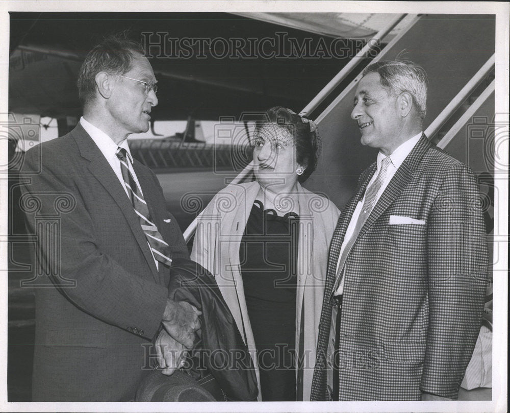 1958 Press Photo Dr. Simon Greenburg with Mr. &amp; Mrs. Joseph Levine - Historic Images