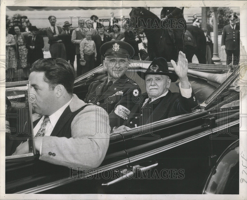 1946 Press Photo Capt Thomas Ambrose, Grand Marshall Of Parade - Historic Images