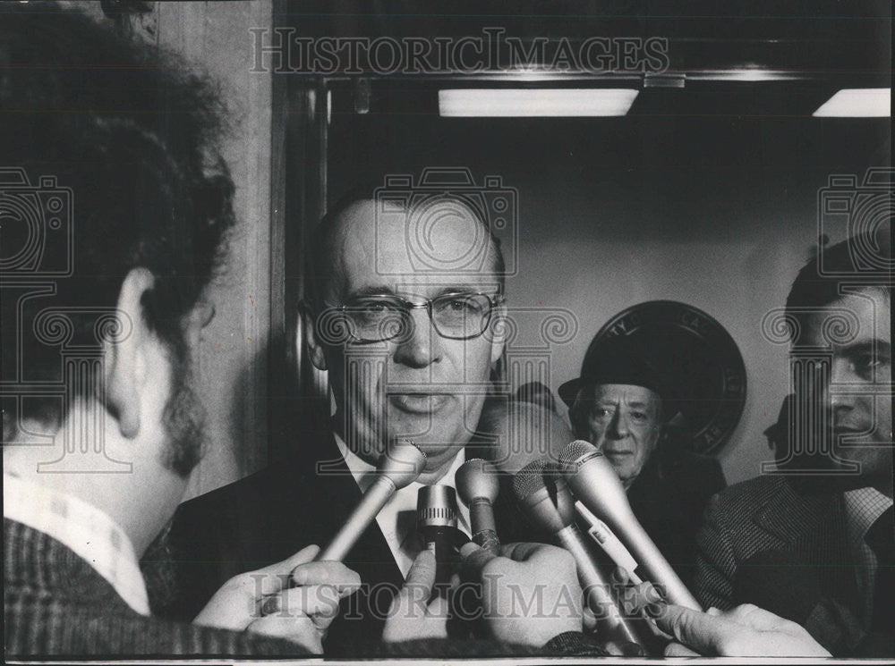 1974 Press Photo Roger Anderson Chairman Continental Illinois Bank - Historic Images