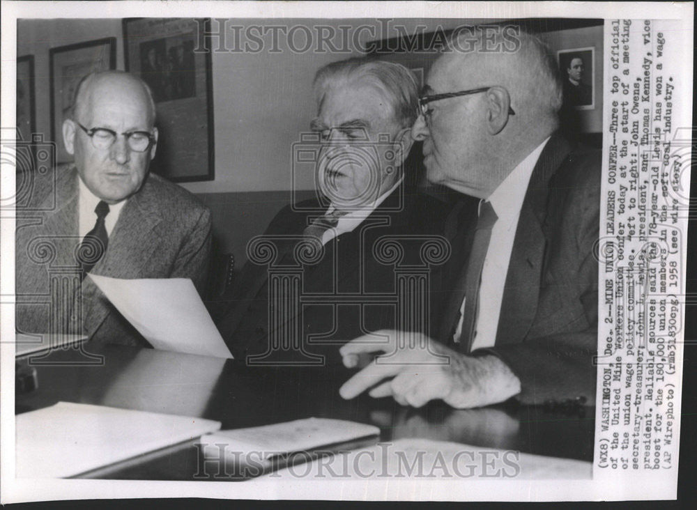 1958 Press Photo United Mine Workers Union meeting Wage policy Committee Snap - Historic Images
