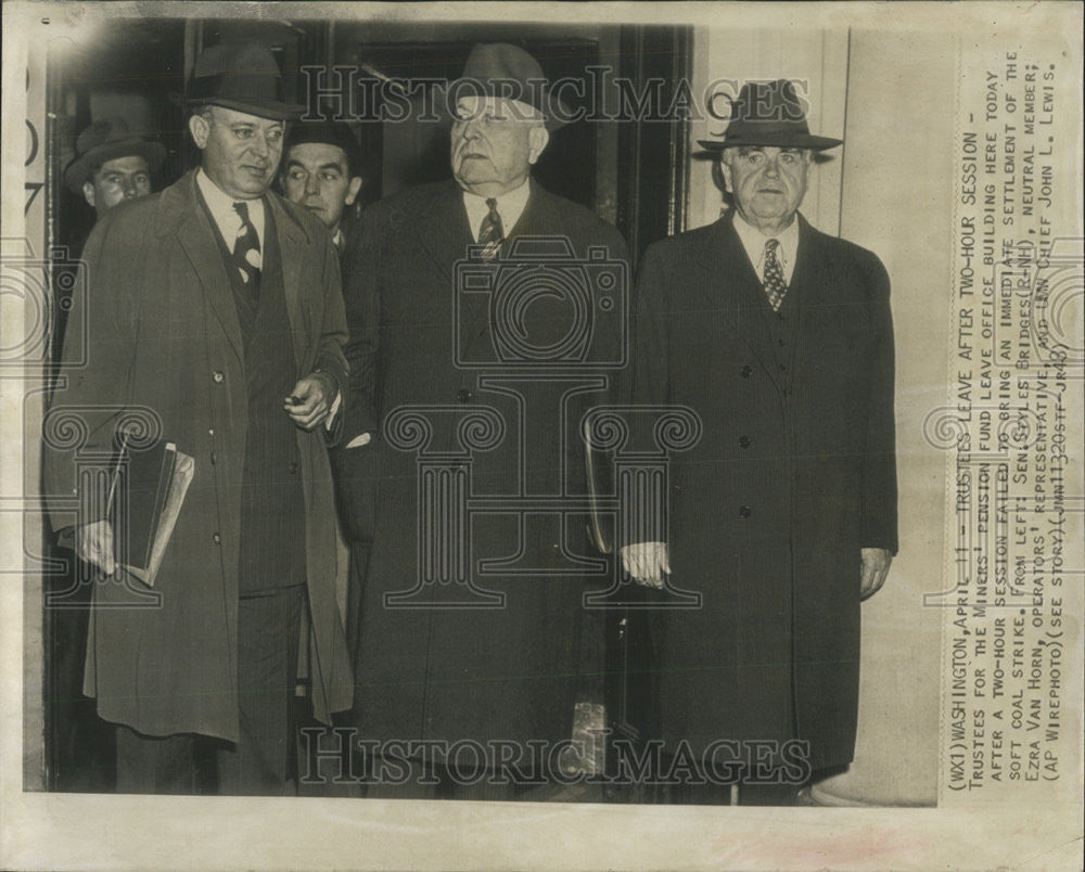 1948 Press Photo Miners Pension Trustees Senator Bridges Van Horn Lewis - Historic Images