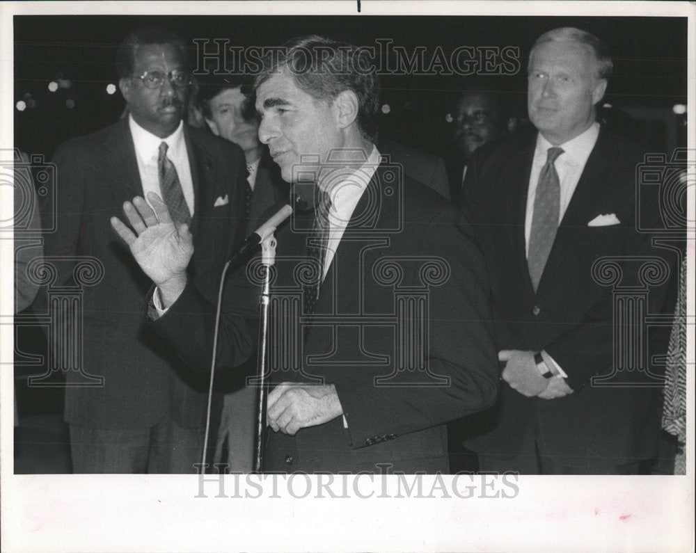 1988 Press Photo Michael Dukakis Candidate Leon Finney Junior Neil Hartigan - Historic Images