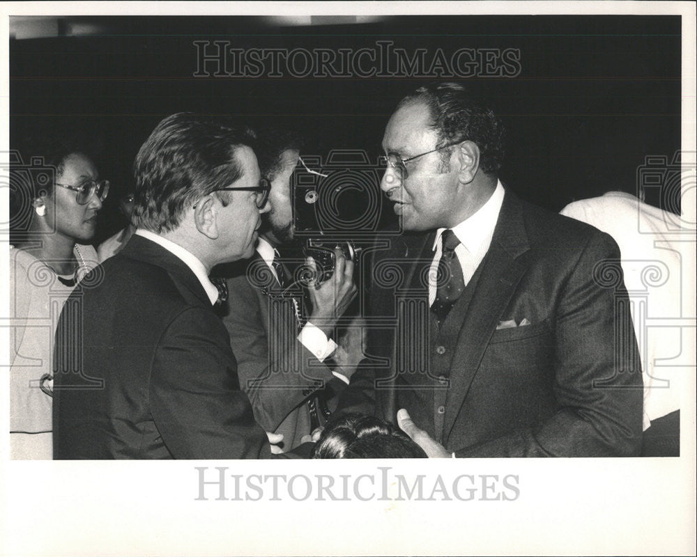 1984 Press Photo Bob Black Hilton Paul Simon Lester Dugas - Historic Images