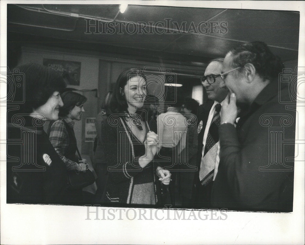 1976 Press Photo Mrs Judy Carter captivities Skokie head Quarters Campaign  Snap - Historic Images