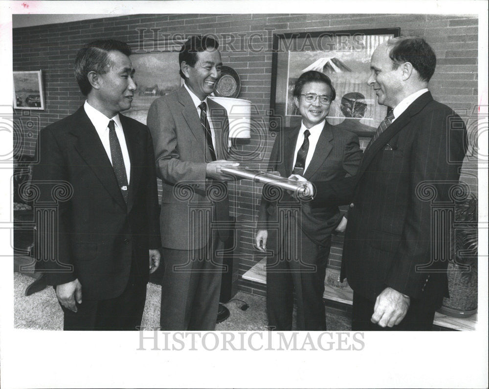 1989 Press Photo Frederic J Artwick Evanston Illinois High Chool Board President - Historic Images