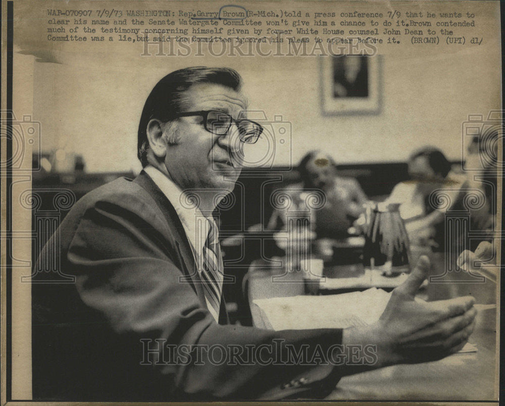 1973 Press Photo Representative Garry Brown Michigan Senate Watergate Committee - Historic Images