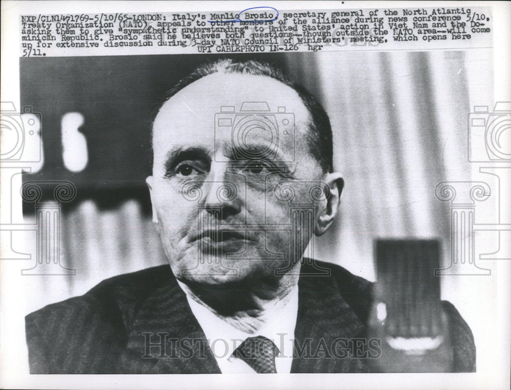 1965 Press Photo Manilo Brosio Secretary General NATO News Conference Vietnam - Historic Images